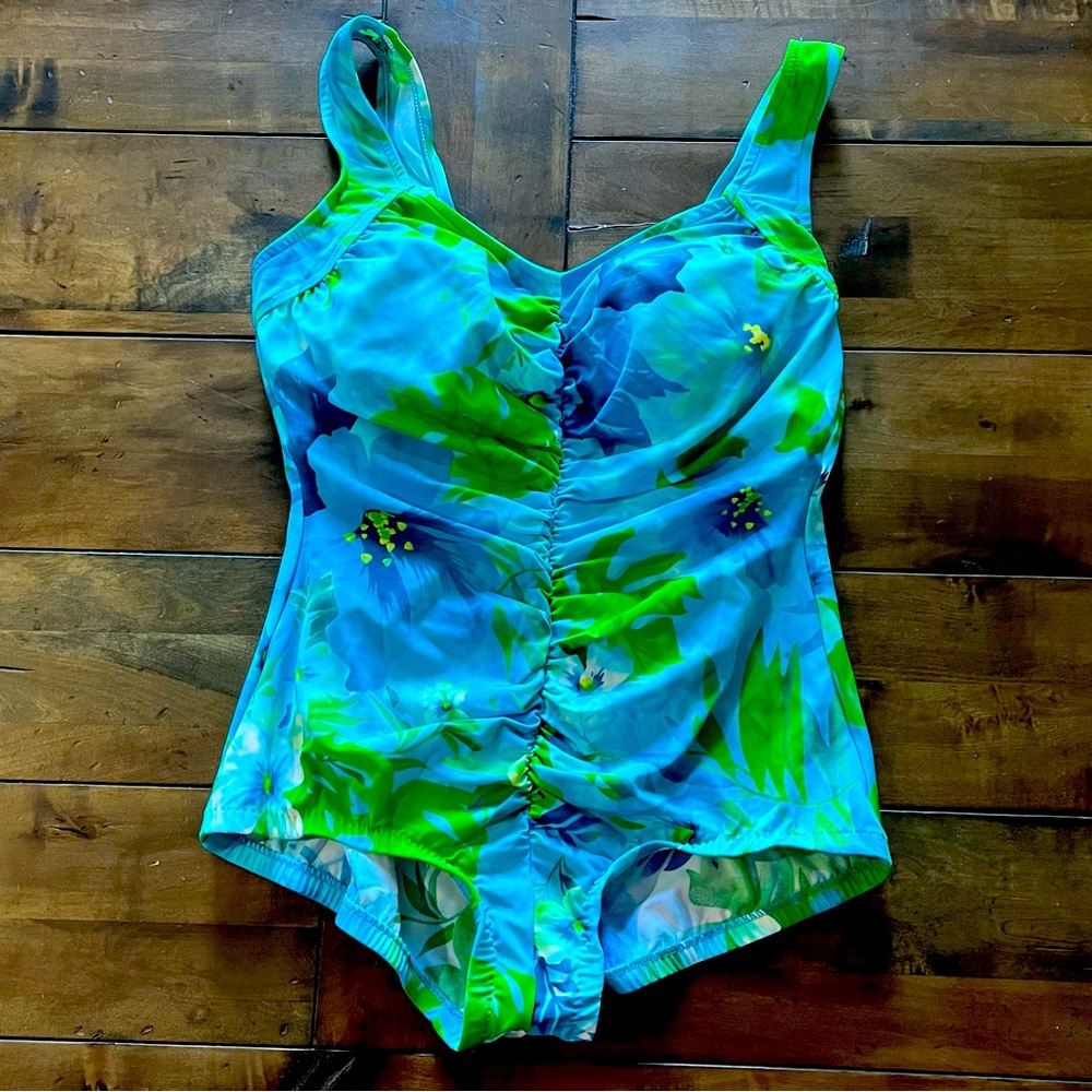 NEW Plus Size Le Cove 1 pc Swimsuit Size 22W